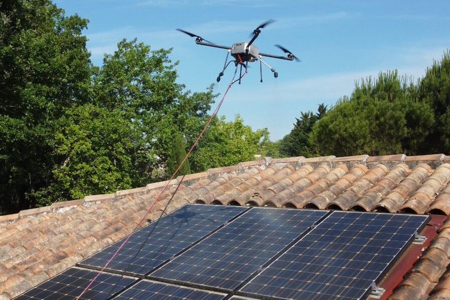 Nettoyage drone photovoltaïque